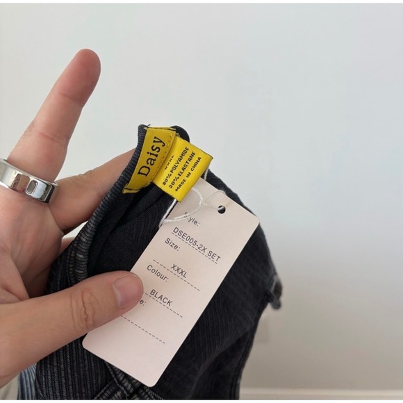 Daisy Two-Piece Ribbed Workout Set – BlackGrey – Bra & Biker Shorts – NWT - XXL - Picture 5 of 5